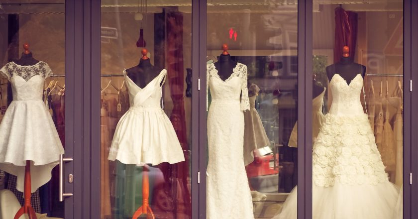 Wer bezahlt das Brautkleid?
